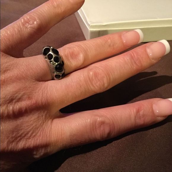 Lia Sophia Silver tone ring with black gems sz 6.5/7 - Picture 2 of 8